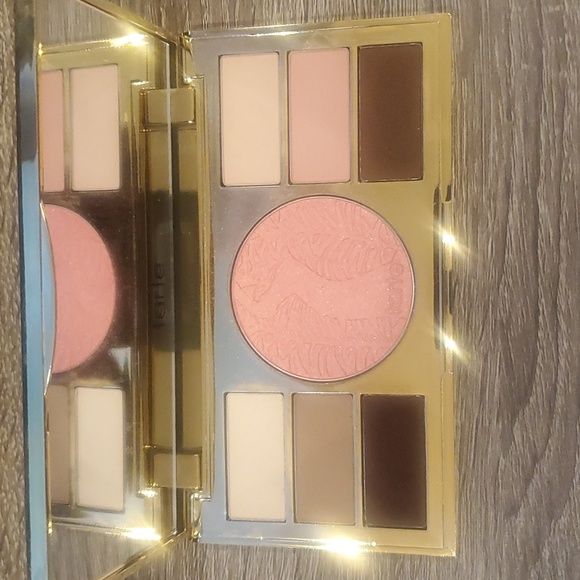 Tarte cosmetic Amazonian clay eye and cheek palette. - Picture 2 of 6